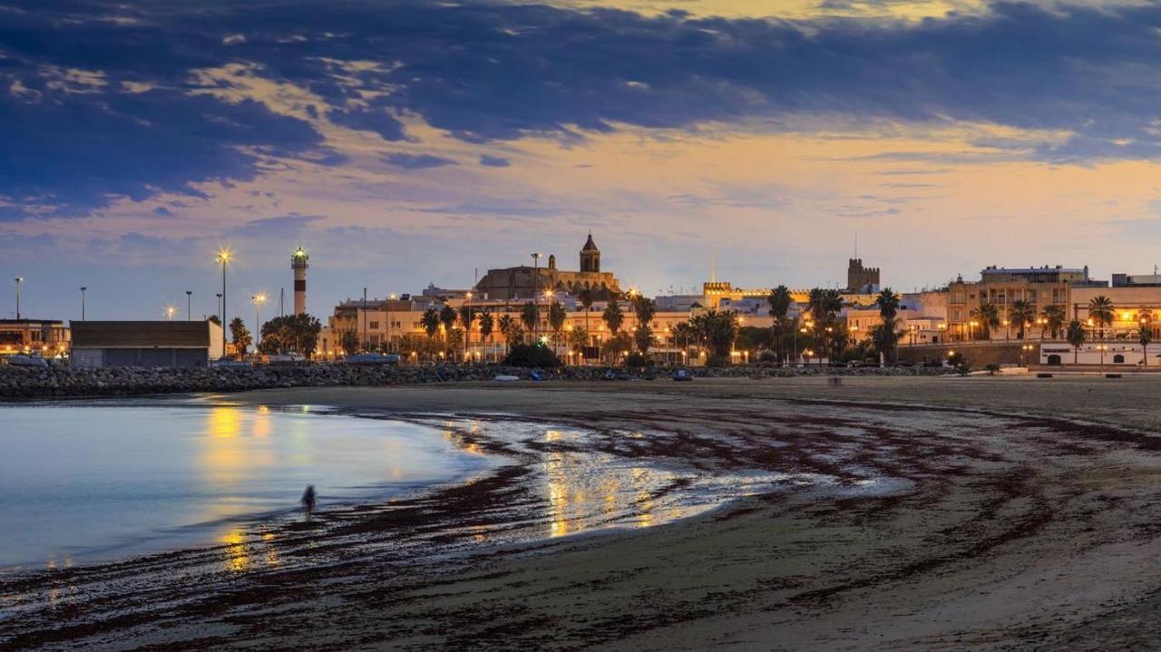 Casa en primera línea de playa Rota Exterior foto